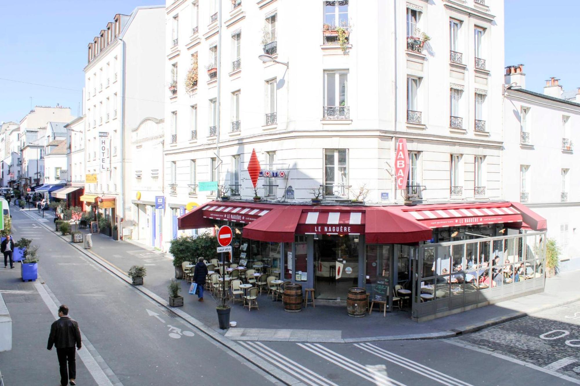 T2 Of 48 M2 Near The Catacombs Of * Parijs
